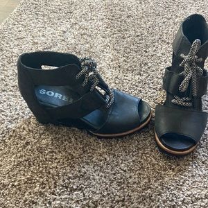 Black Sorel wedges size 6.5